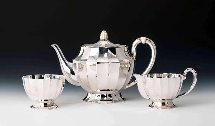 SILVER TEA SERVICE
consisting of: teapot, creamer, sugar bowl